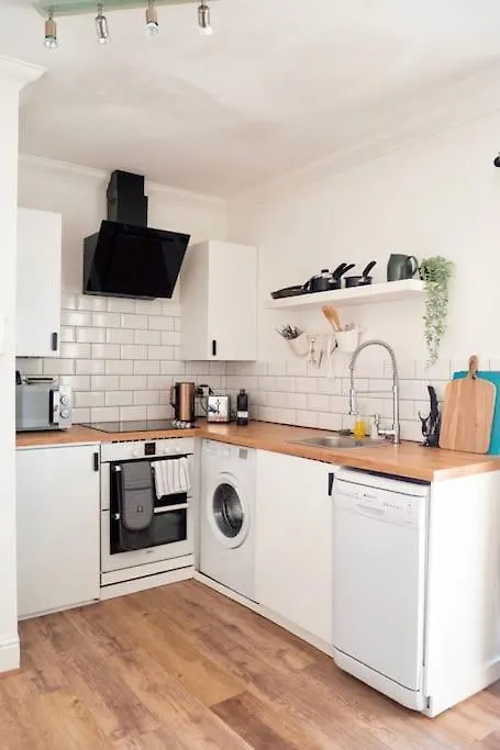 Penarth/Cardiff Bay: Deluxe Flat: 10 Mins To City! Cardiff