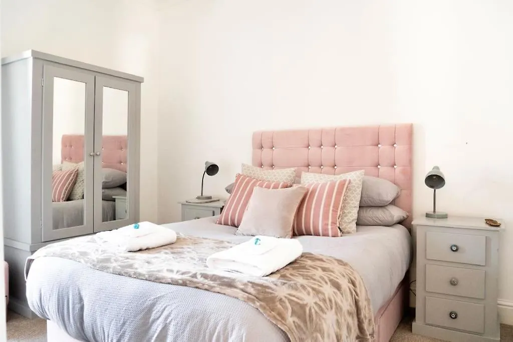 Penarth/Cardiff Bay: Deluxe Flat: 10 Mins To City! 0*, Cardiff United Kingdom